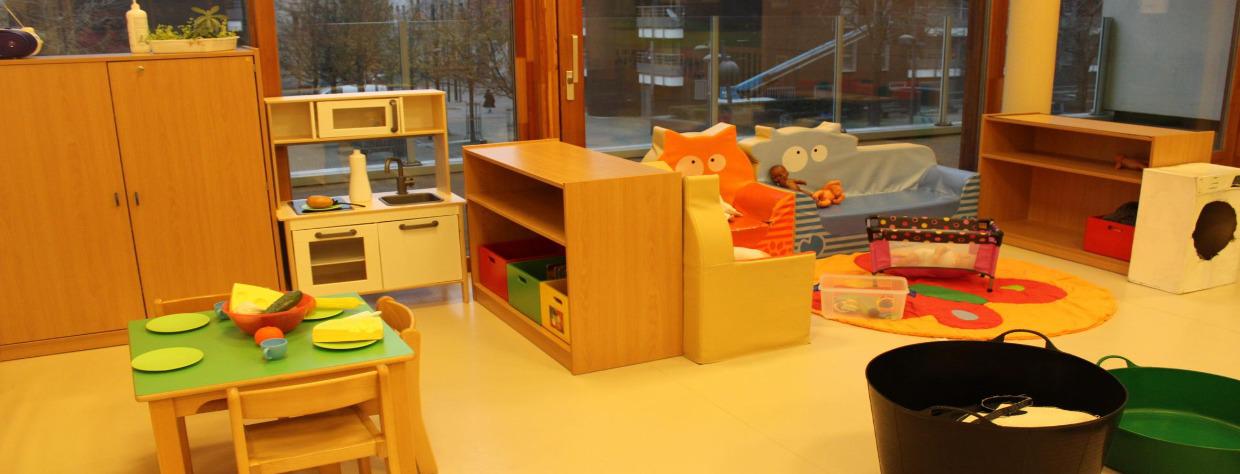 Salle avec jeux en bois