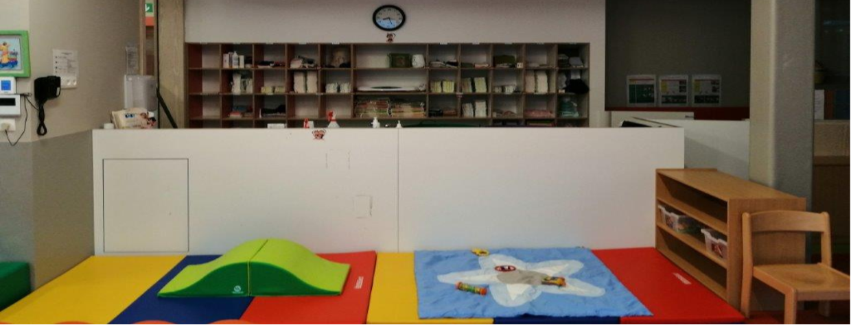 Tapis de jeu et armoire de rangement