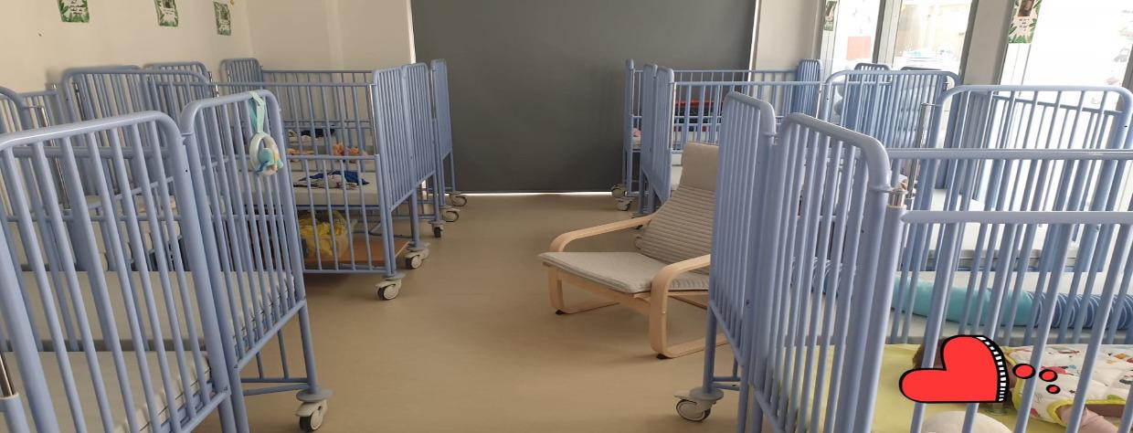 Dortoir avec si§geau centre pour les puéricultrices surveiller