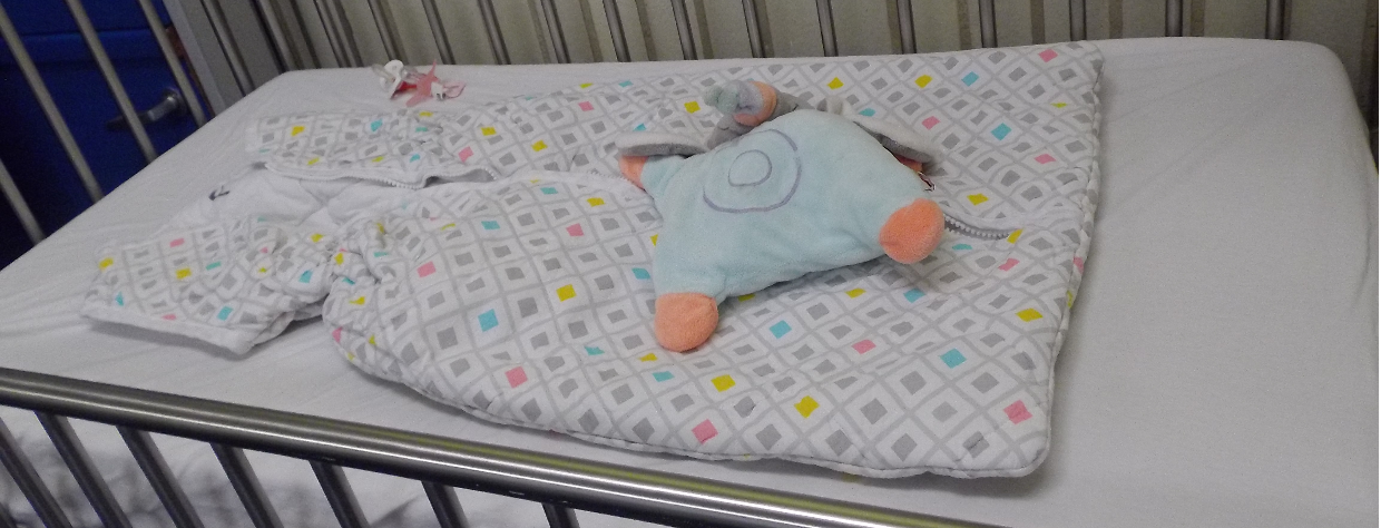 Lit cage avec doudou