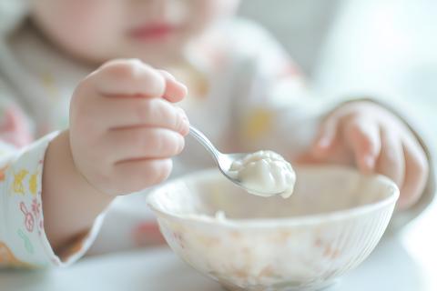 enfant qui mange